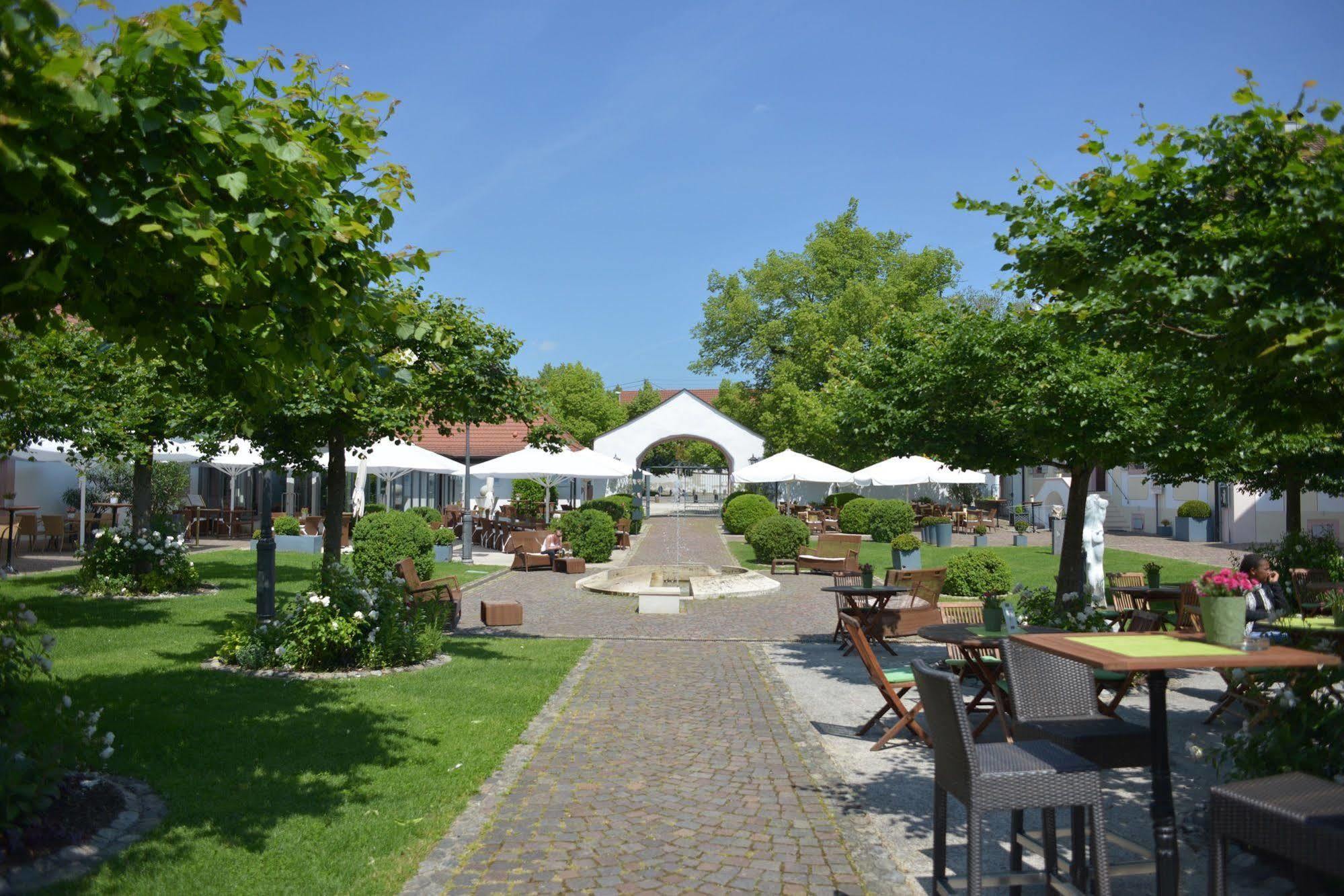 Schloss Reinach ไฟรบวร์กอิมไบรส์เกา ภายนอก รูปภาพ